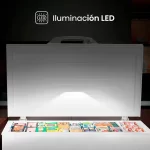 Congelador Hisense BD199 con Iluminación LED. Iluminación LED interna del congelador Hisense BD199.
