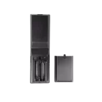 Vista posterior del Control Remoto Sony RMT-AM340U [149334111] con compartimento de baterías abierto, compatible con el sistema MHC-V90DW.