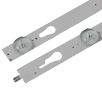 Vista cercana de barras LED 55D2200S con lentes LED y conectores eléctricos