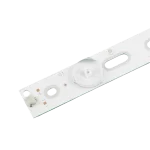 Detalle de la barra LED compatible con televisor LE32D3350, mostrando lente difusor y conector de alimentación.