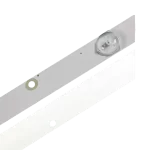 Primer plano del Kit de Barras LED (V1) CLED-32DV01, mostrando un lente LED y perforaciones de montaje.