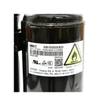 Etiqueta del compresor rotativo Midea KSK103D33UEZ3 con detalles de voltaje y refrigerante Etiqueta técnica del compresor Midea KSK103D33UEZ3 con advertencias y certificaciones