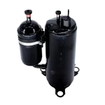 Vista lateral derecha del compresor KSN140D58UFZ Midea Compresor rotativo Midea KSN140D58UFZ vista derecha con acumulador y conectores superiores