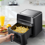 Freidora de aire Hisense H06AFBS2S3 cocinando papas fritas en cocina moderna