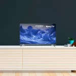 Smart TV Hyundai 50" Roku instalado en sala moderna