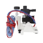 Parte trasera de la bomba de agua LG AHA32883203 para A/C, mostrando el arnés de cables con sus conectores rojo y azul listos para la conexión.