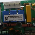 Etiqueta del modelo 17122700000735 SA-KF105DL/BP2N1Y-E en placa electrónica