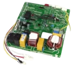 Vista inferior derecha de tarjeta 17122000A13447 aire acondicionadoVista inferior derecha de tarjeta 17122000A13447 aire acondicionado Main control board Midea 17122000A13447 con conectores múltiples