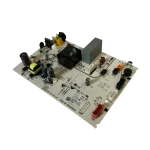 Vista en ángulo de la Main Control Board Hisense K1985688 para unidad interior de aire acondicionado, mostrando los circuitos, relés y conectores. Modelo de placa PCB05-487-V02 para sistemas Frío/Calor.