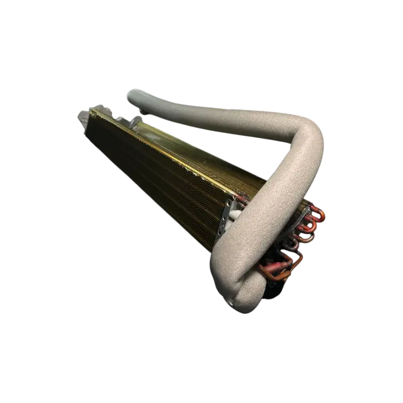 Evaporador unidad de aire acondicionado Midea con tuberías visibles (vista lateral).