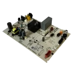 Vista en ángulo de la Main Control Board Hisense K1985688 para unidad interior de aire acondicionado, mostrando los circuitos, relés y conectores. Modelo de placa PCB05-487-V02 para sistemas Frío/Calor.