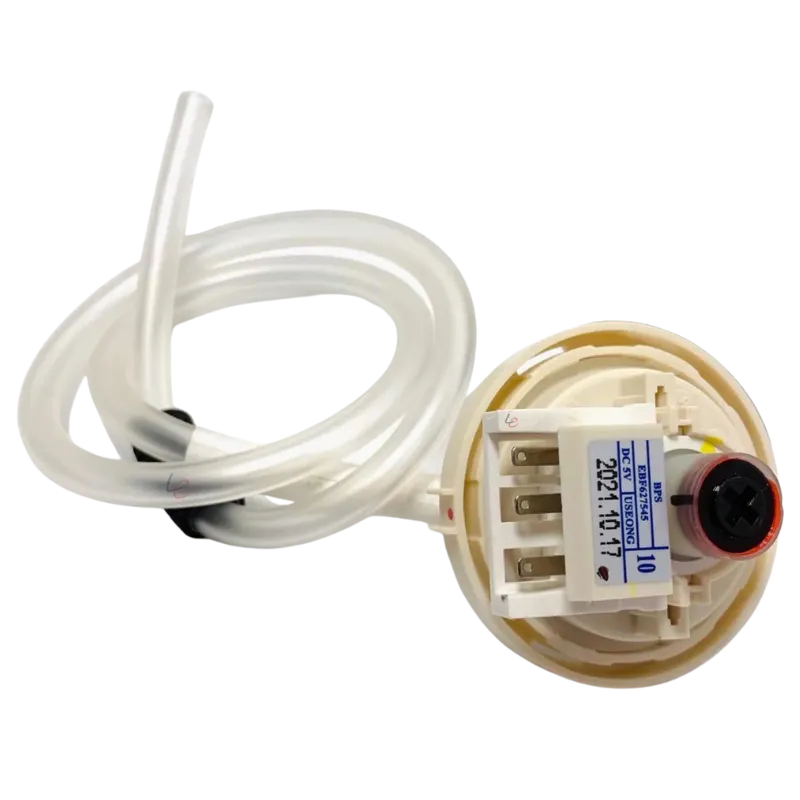 Detalle Técnico del Sensor de Presión LG EBF62754510 (5V DC) Vista cenital del sensor de presión LG EBF62754510, mostrando en detalle la etiqueta con el número de parte y la especificación de voltaje DC 5V