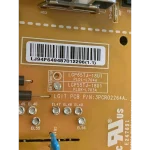 Close-up etiqueta LGP55TJ-18U1 y número de PCB en fuente LG