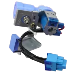 Vista posterior válvula de agua AJU72952607 con soporte y terminales Vista posterior válvula LG AJU72952607 con conector y soporte metálico