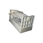 Fabricador de Hielo DA97-08059A – Perspectiva trasera Fabricador de Hielo DA97-08059A, vista trasera en ángulo; estructura de soporte y bandeja visibles.