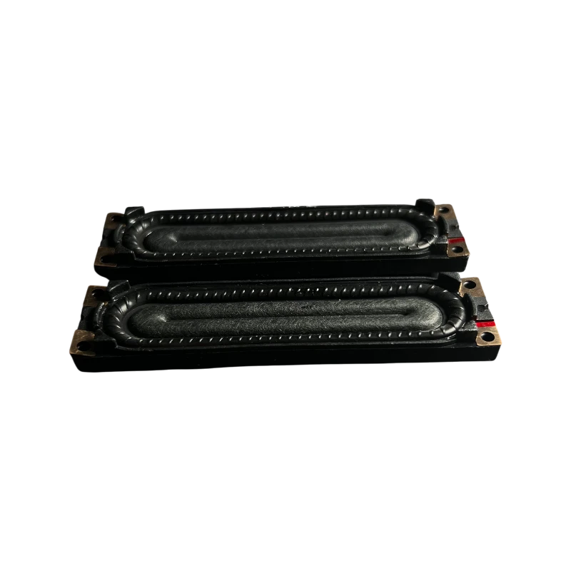 Par de parlantes Samsung BN96-16796A 6Ω 10W para TV serie D, vista superior en perspectiva