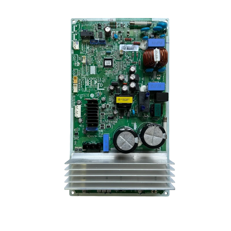 Main board para aire acondicionado LG, modelo EBR83268415, vista de placa base con componentes electrónicos, transformador, condensadores y puertos de conexión.