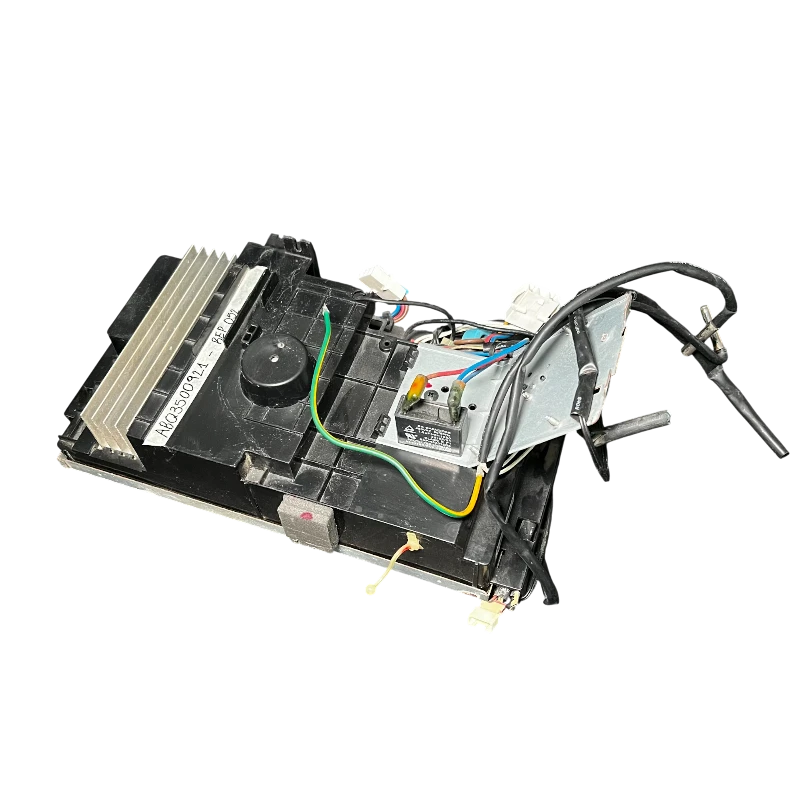 Case Assembly LG ABQ73500921 – Control Outdoor VM122CE.UB3 (vista superior) Case Assembly LG ABQ73500921 Control Outdoor para VM122CE.UB3 con disipador y arnés de cables vista superior